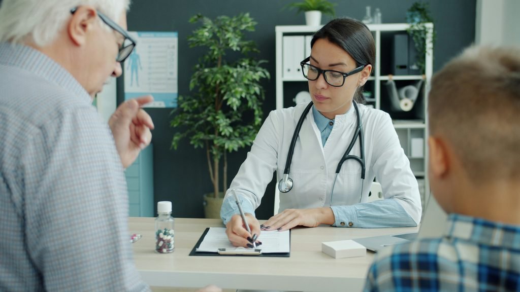 How to Attract More Patients to Your Clinic with a 10-Minute Google and WhatsApp Setup